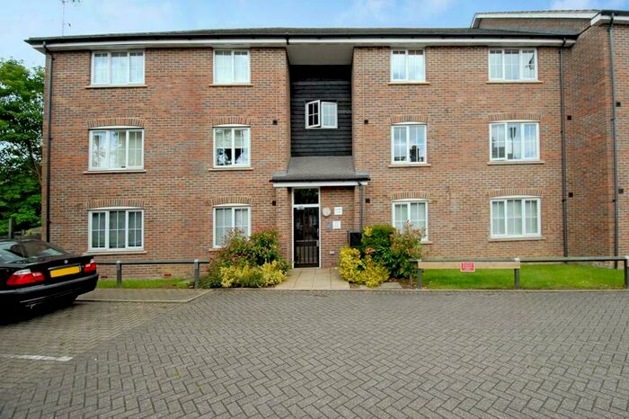 2 Bedroom Apartment To Rent In Waterside, Chesham, HP5