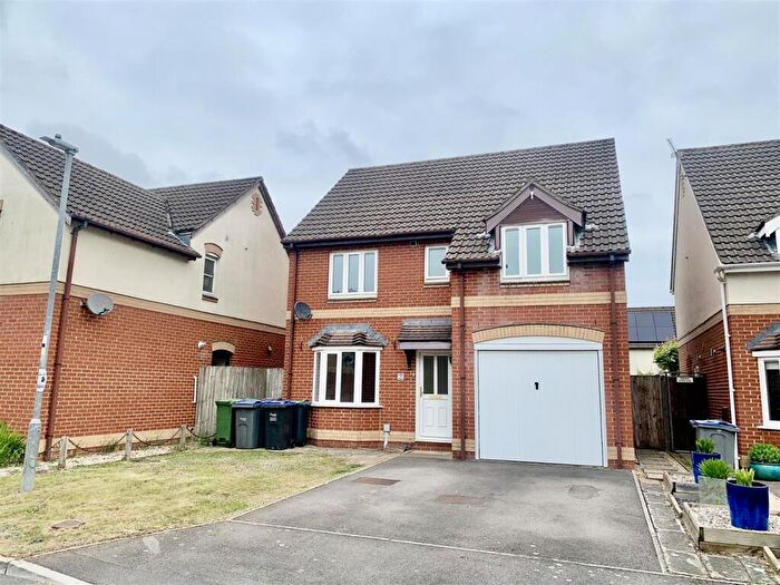 4 Bedroom Detached House To Rent In Bythebrook, Chippenham, SN14