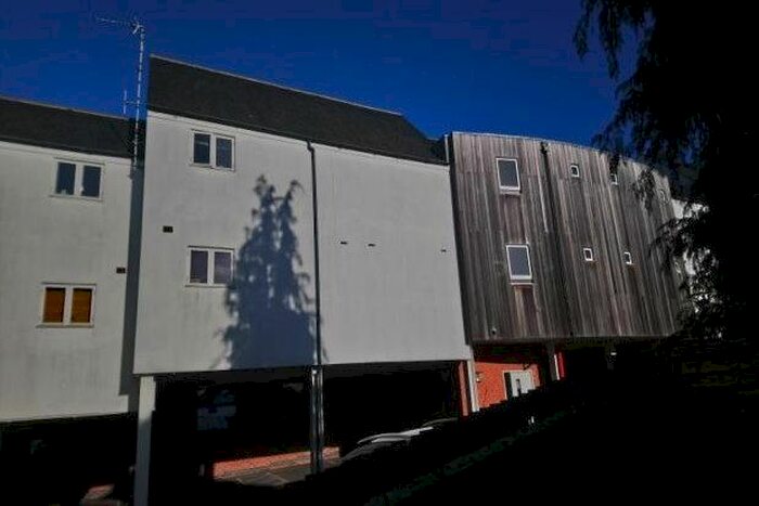 2 Bedroom Flat To Rent In Castle Point, Hinckley LE10