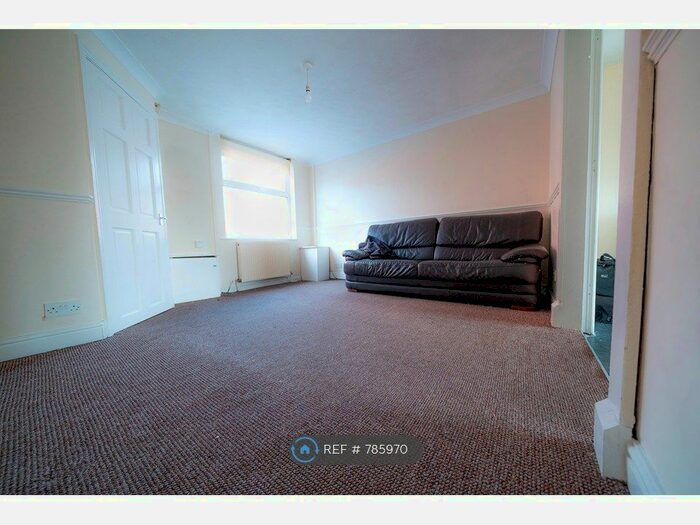 4 Bedroom End Of Terrace House To Rent In Holborn Street, Rochdale, OL11