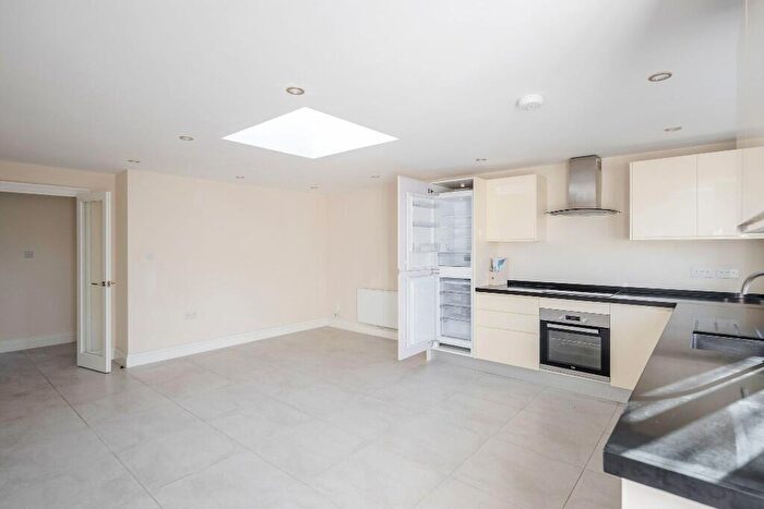 3 Bedroom Flat For Sale In Portland Road, London, SE25
