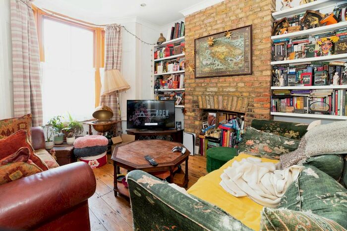 2 Bedroom Flat To Rent In Dalyell Road, London, SW9