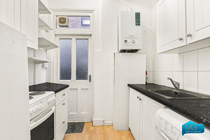 2 Bedroom Apartment To Rent In Woodside Park Road, North Finchley, London, N12