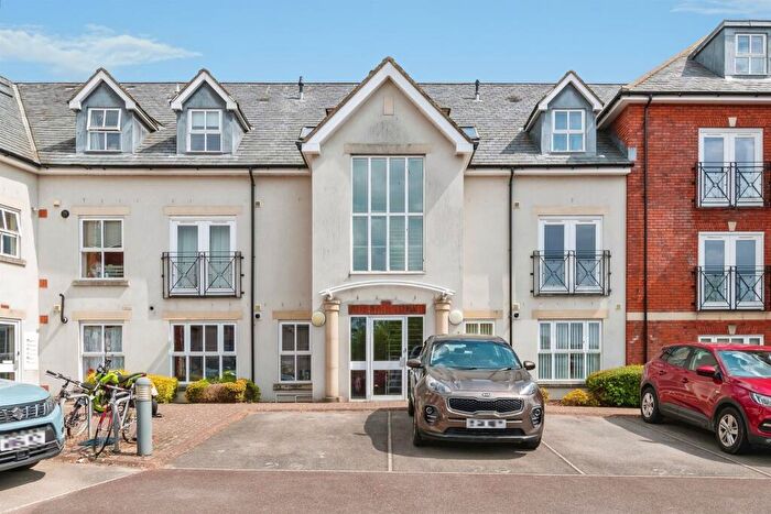 2 Bedroom Flat For Sale In Conigre Square, Trowbridge, BA14