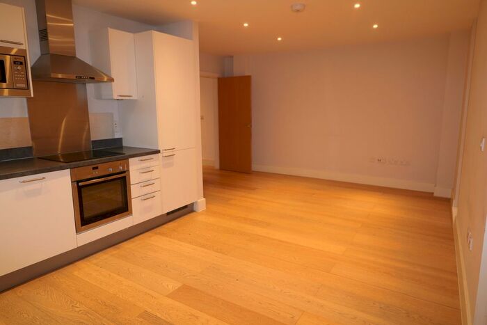 2 Bedroom Flat For Sale In Park Road, Beckenham, BR3