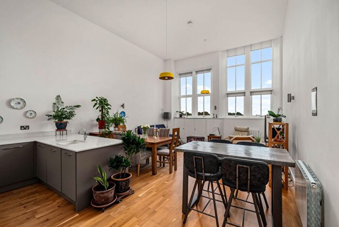 2 Bedroom Flat For Sale In Whinny Brae, Broughty Ferry, DD5