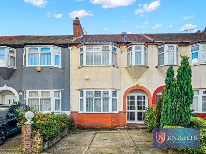 3 Bedroom House For Sale In Northumberland Gardens, London, N9
