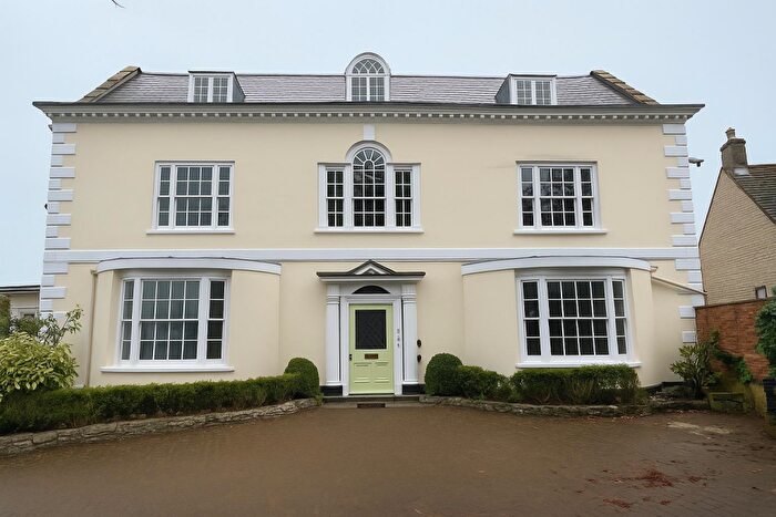 3 Bedroom Apartment For Sale In North Street, Axminster, EX13