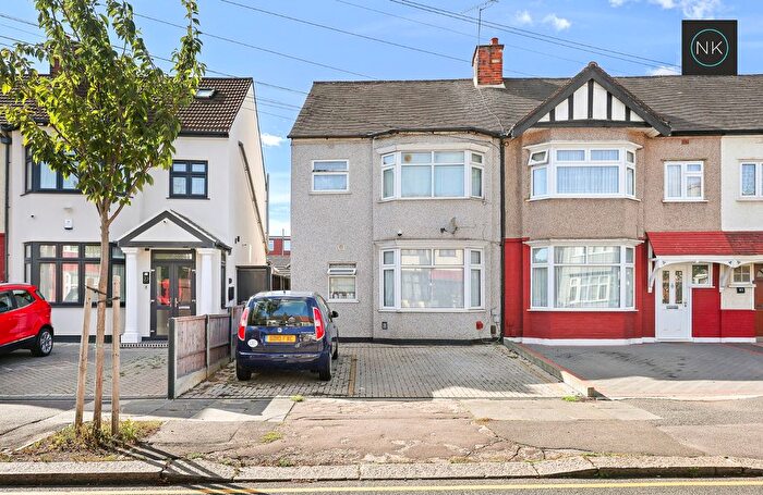 1 Bedroom Flat To Rent In Shere Road, Gants Hill, Ilford, Essex, IG2