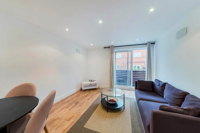 2 Bedroom Flat To Rent In Wandsworth Road, London, SW8
