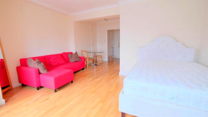 Studio To Rent In Euston Road, London, NW1