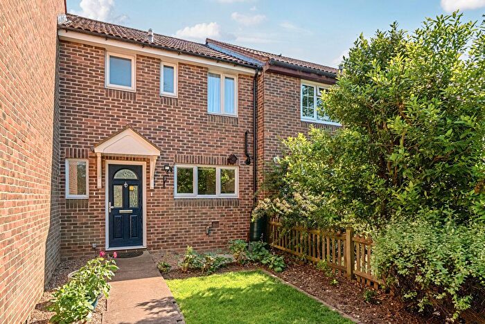 3 Bedroom Terraced House For Sale In Meadows Leigh Close, Weybridge, KT13
