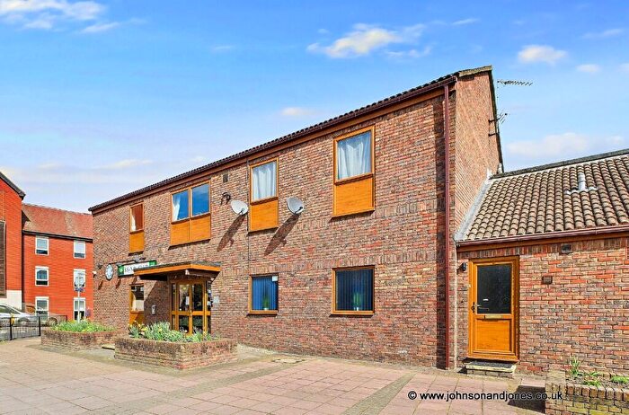 2 Bedroom Maisonette To Rent In Heriot Road, Chertsey, Surrey, KT16