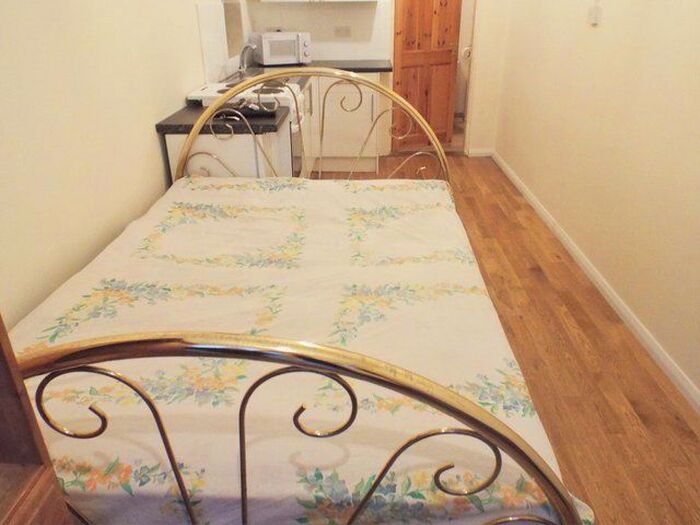 Studio To Rent In Chaucer Road, Ashford, TW15