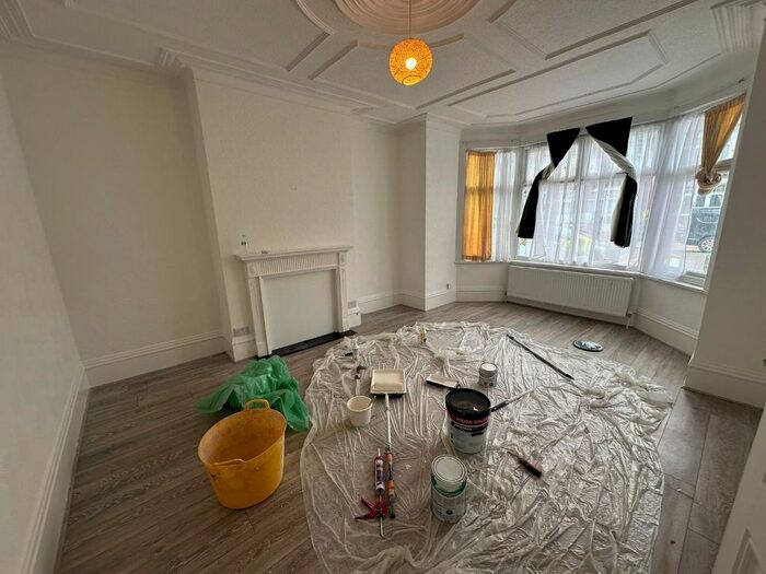 4 Bedroom Detached House To Rent In Caversham Avenue, London, N13