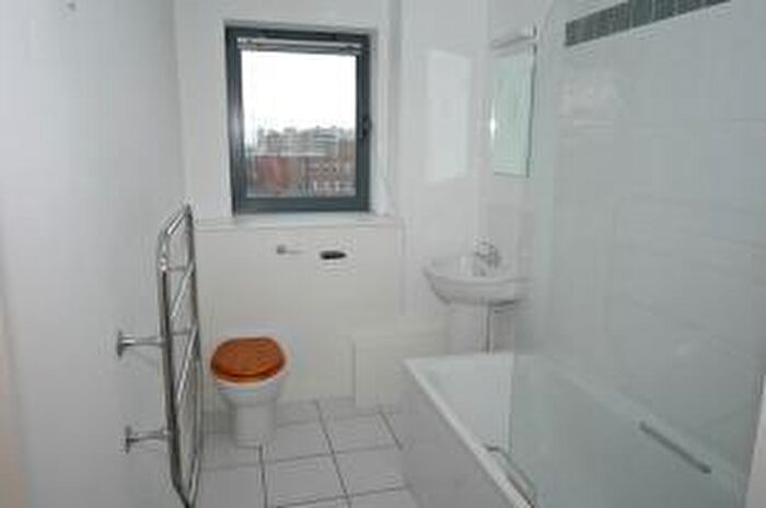 2 Bedroom Apartment To Rent In Queens Court, City Centre, HU1