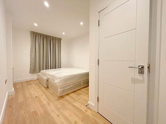 2 Bedroom Flat To Rent In Farnborough Road, Farnborough, Surrey, GU14