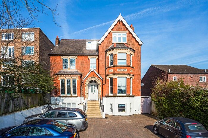 3 Bedroom Flat To Rent In Thurlow Park Road, London, SE21