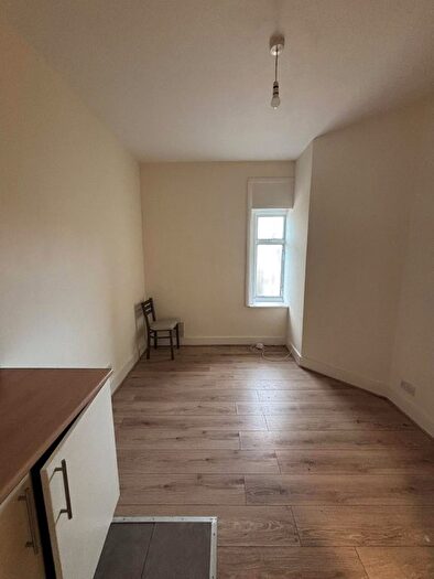 1 Bedroom Flat To Rent In Green Lanes, London, N13