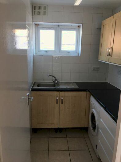 1 Bedroom Flat To Rent In Francis Road, Hounslow, Middlesex, TW4