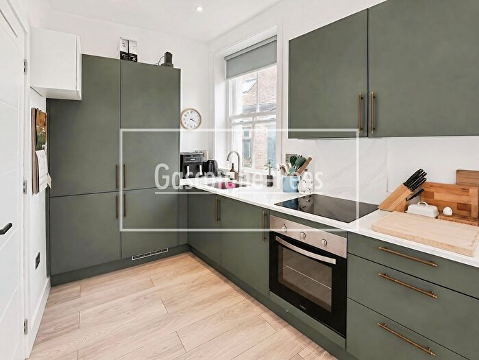 1 Bedroom Flat To Rent In North Street, Dorking, RH4