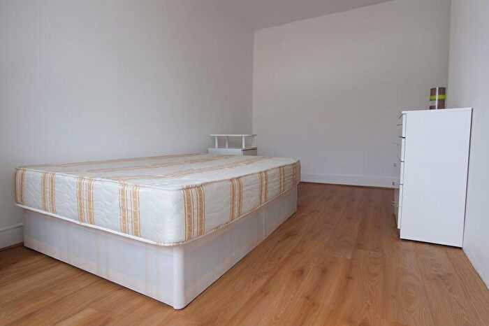 5 Bedroom House To Rent In X Bedroom House With Hmo Licence - Wood Green, N22