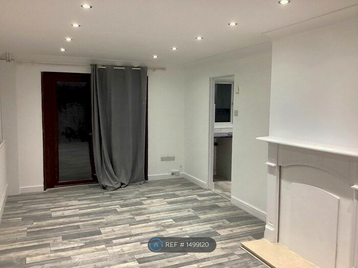 3 Bedroom End Of Terrace House To Rent In Bampton Court, Corby, NN18