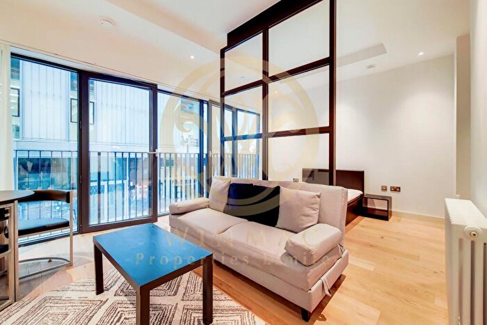 Flat To Rent In Modena House, London City Island, Canning Town, E14