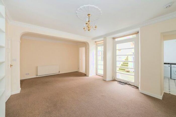 4 Bedroom Flat To Rent In Lynedoch Place, Edinburgh, EH3