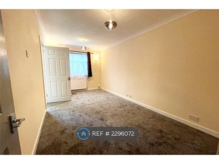 1 Bedroom Flat To Rent In Meridian Court, Croydon, CR0