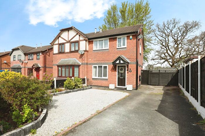3 Bedroom Semi Detached House For Sale In Kestrel Drive, Crewe, Cheshire, CW1