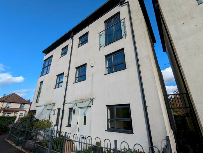 4 Bedroom Town House To Rent In Lower Broughton Road, Salford, M7