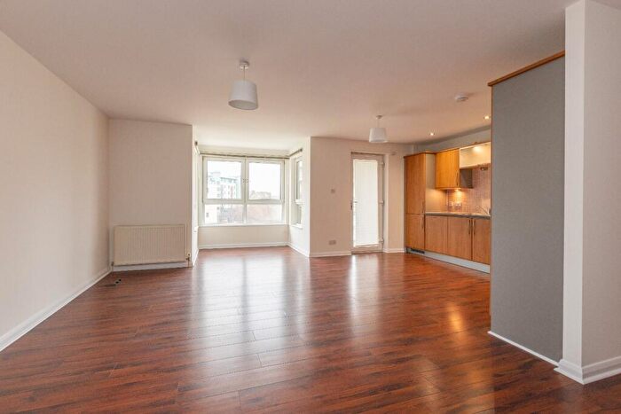 3 Bedroom Flat To Rent In Portland Gardens, The Shore, Edinburgh, EH6