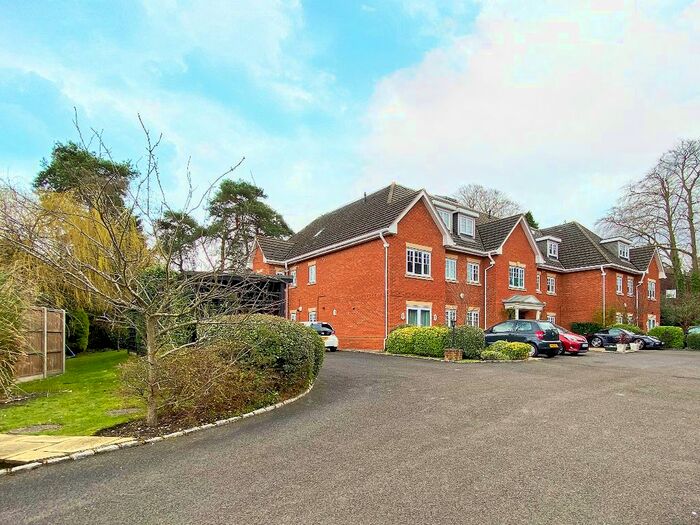 2 Bedroom Flat To Rent In Middle Gordon Road, Camberley, GU15