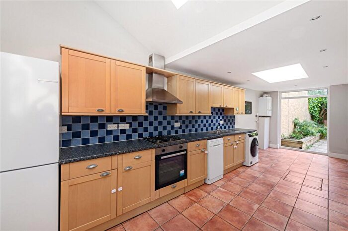 2 Bedroom Apartment To Rent In Malwood Road, Clapham South, SW12