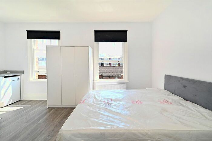 Studio To Rent In Robertson Street, Battersea, London, SW8