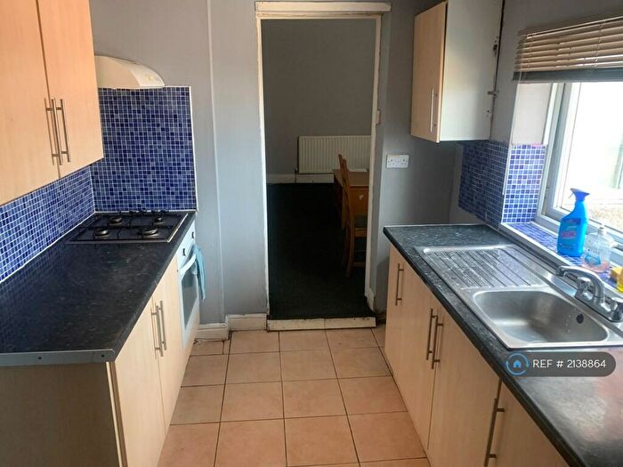 3 Bedroom Flat To Rent In Howe Street, Gateshead, NE8