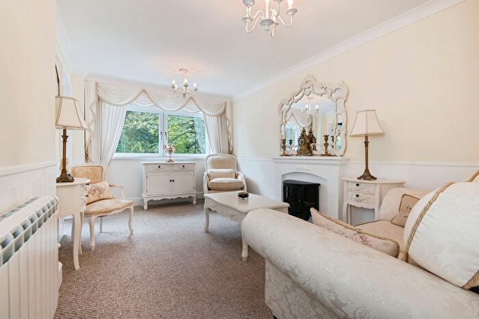 1 Bedroom Flat For Sale In Bassett Avenue, Southampton, SO16