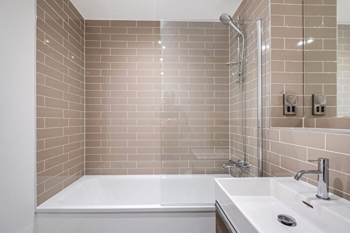 2 Bedroom Flat To Rent In Coventry Road, Sheldon, Birmingham, West Midlands, B26