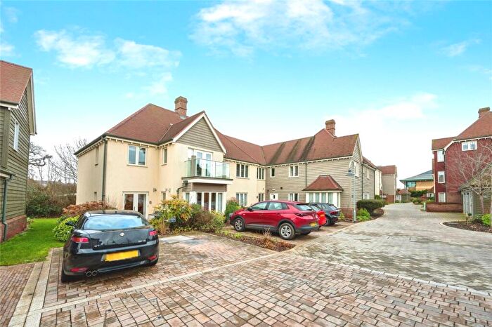 2 Bedroom Flat For Sale In Merlin Way, Warwick, Warwickshire, CV34
