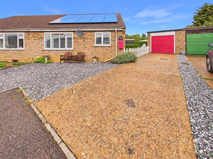 2 Bedroom Semi-Detached Bungalow For Sale In Camping Close, Haddenham, Ely, CB6