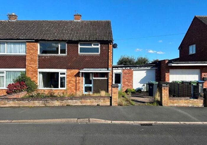 3 Bedroom Semi Detached House For Sale In Cherry Orchard, Stratford-Upon-Avon, CV37