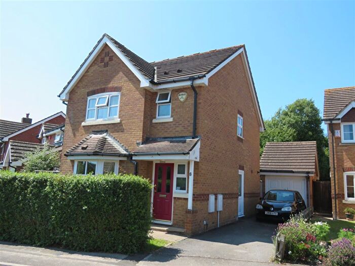 3 Bedroom Detached House To Rent In Vitre Gardens, Lymington, SO41