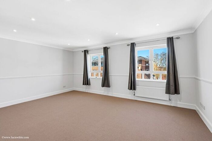 2 Bedroom Flat To Rent In May Bate Avenue, Kingston Upon Thames, KT2