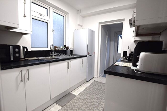 3 Bedroom Semi-detached House To Rent In Deanscroft Avenue, London, NW9