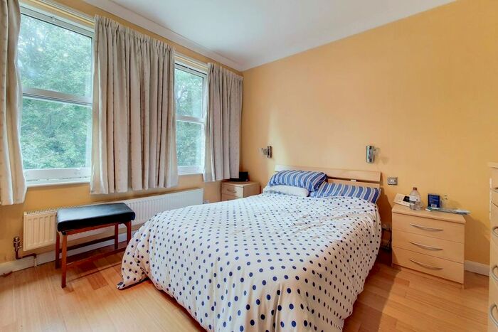 3 Bedroom Detached House For Sale In The Myrke, Slough, SL3