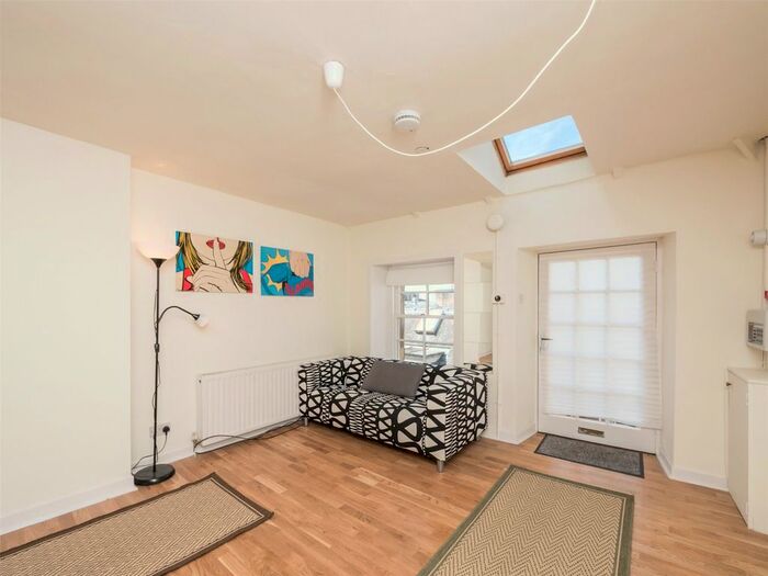 2 Bedroom Flat To Rent In Thistle Street Lane South West, Edinburgh, EH2