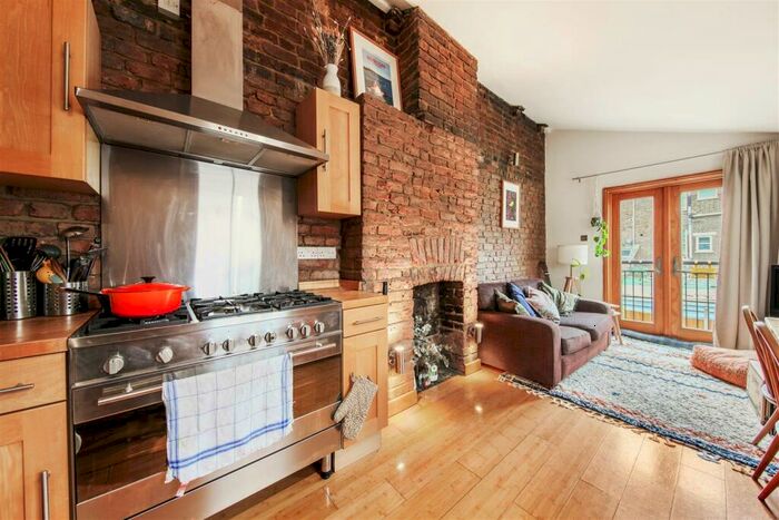 2 Bedroom Apartment To Rent In Canning Road, Highbury, N5