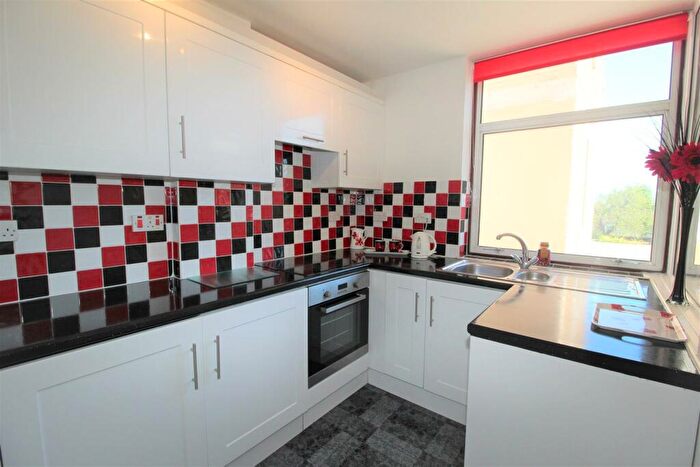 2 Bedroom Flat To Rent In Parkstone Road, Poole, BH15