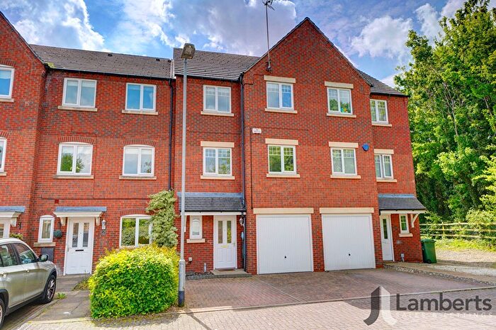 4 Bedroom Terraced House For Sale In Hedgerow Close, Greenlands, B98